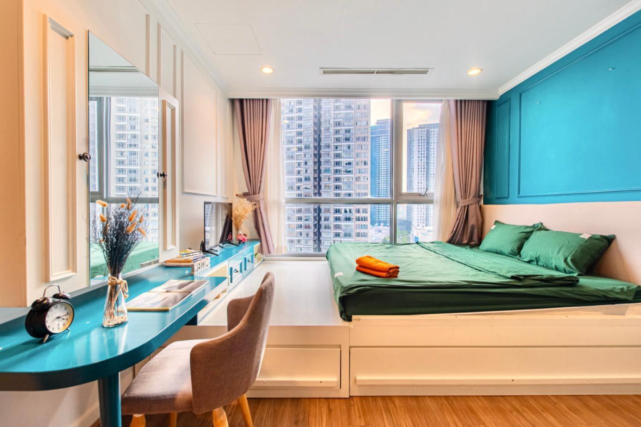 Moxy Hcmc Aparts - Vinhomes Central Park, Ice Rink Хошимин Екстериор снимка