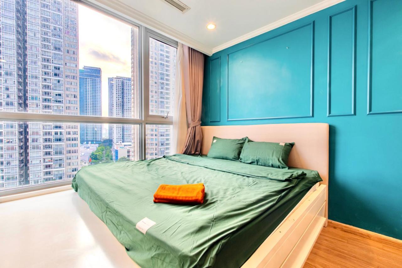 Moxy Hcmc Aparts - Vinhomes Central Park, Ice Rink Хошимин Екстериор снимка