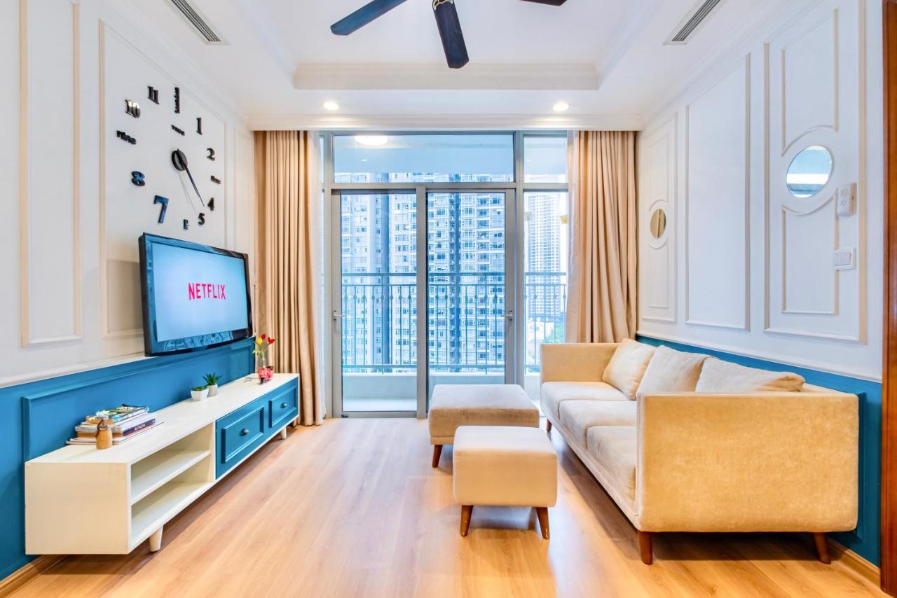 Moxy Hcmc Aparts - Vinhomes Central Park, Ice Rink Хошимин Екстериор снимка