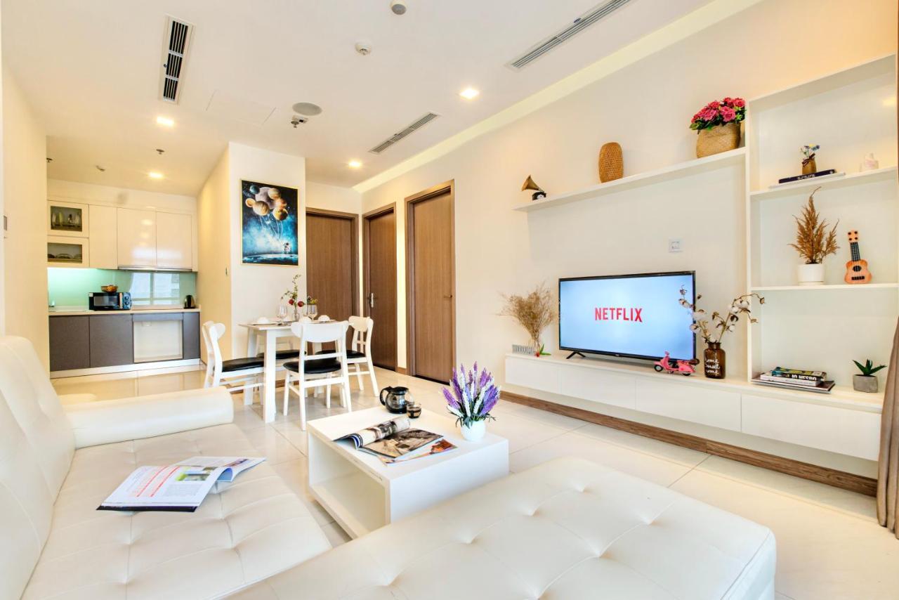 Moxy Hcmc Aparts - Vinhomes Central Park, Ice Rink Хошимин Екстериор снимка