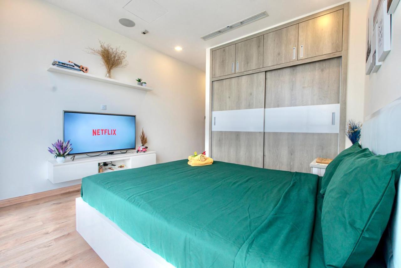 Moxy Hcmc Aparts - Vinhomes Central Park, Ice Rink Хошимин Екстериор снимка