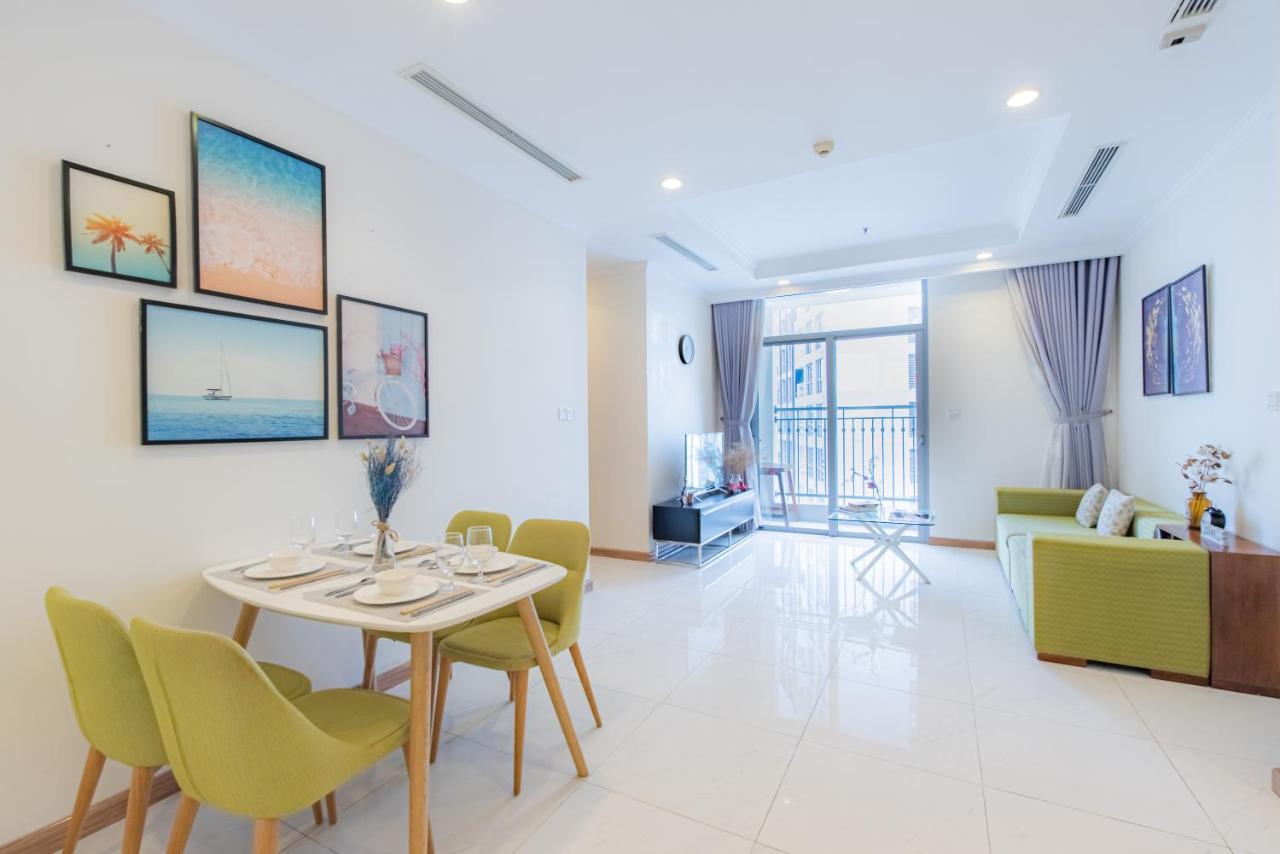 Moxy Hcmc Aparts - Vinhomes Central Park, Ice Rink Хошимин Екстериор снимка