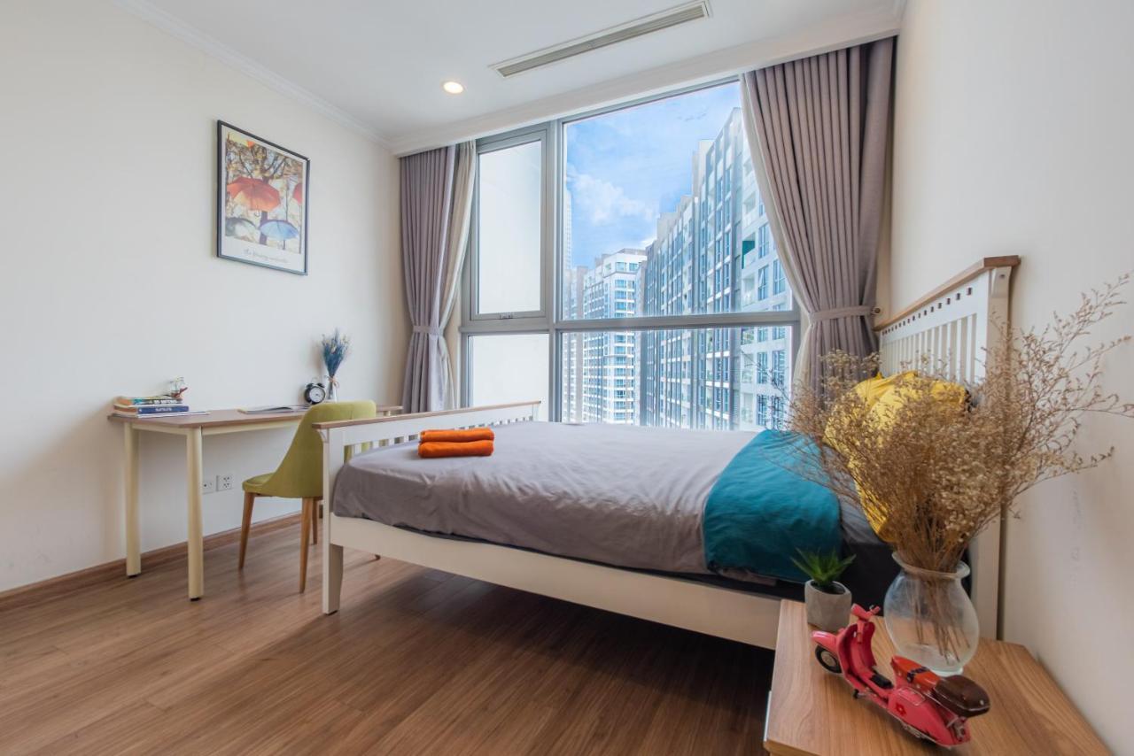Moxy Hcmc Aparts - Vinhomes Central Park, Ice Rink Хошимин Екстериор снимка