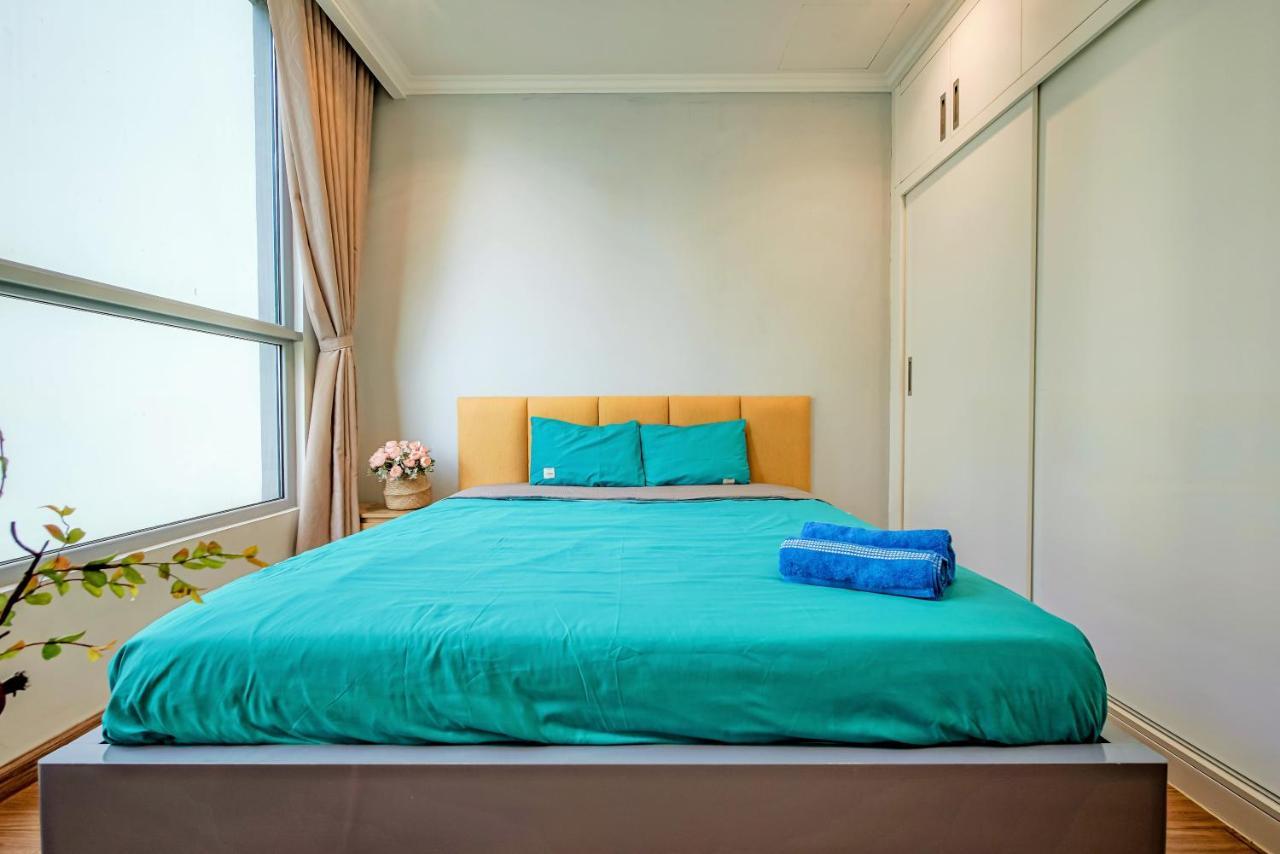 Moxy Hcmc Aparts - Vinhomes Central Park, Ice Rink Хошимин Екстериор снимка