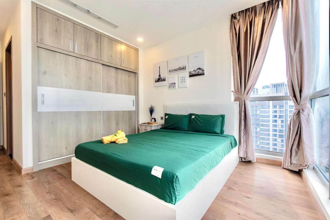 Moxy Hcmc Aparts - Vinhomes Central Park, Ice Rink Хошимин Екстериор снимка