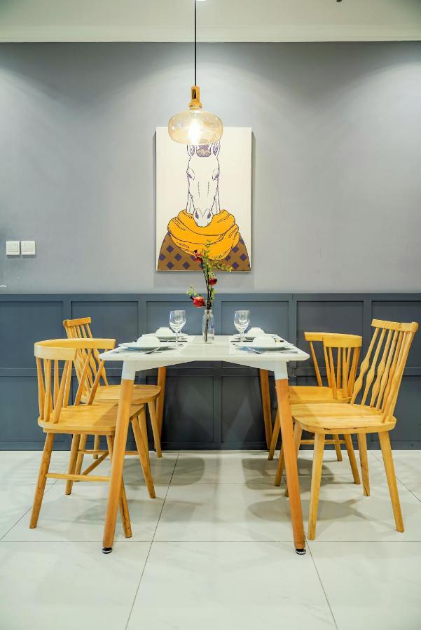 Moxy Hcmc Aparts - Vinhomes Central Park, Ice Rink Хошимин Екстериор снимка