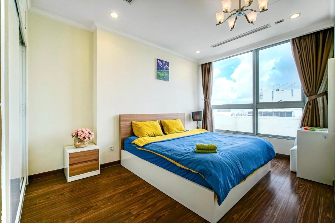 Moxy Hcmc Aparts - Vinhomes Central Park, Ice Rink Хошимин Екстериор снимка