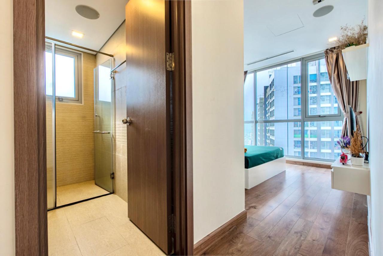 Moxy Hcmc Aparts - Vinhomes Central Park, Ice Rink Хошимин Екстериор снимка