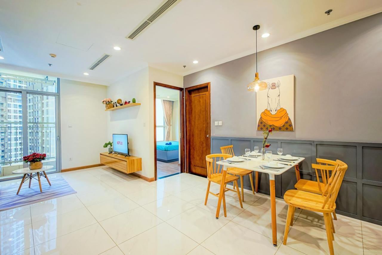 Moxy Hcmc Aparts - Vinhomes Central Park, Ice Rink Хошимин Екстериор снимка