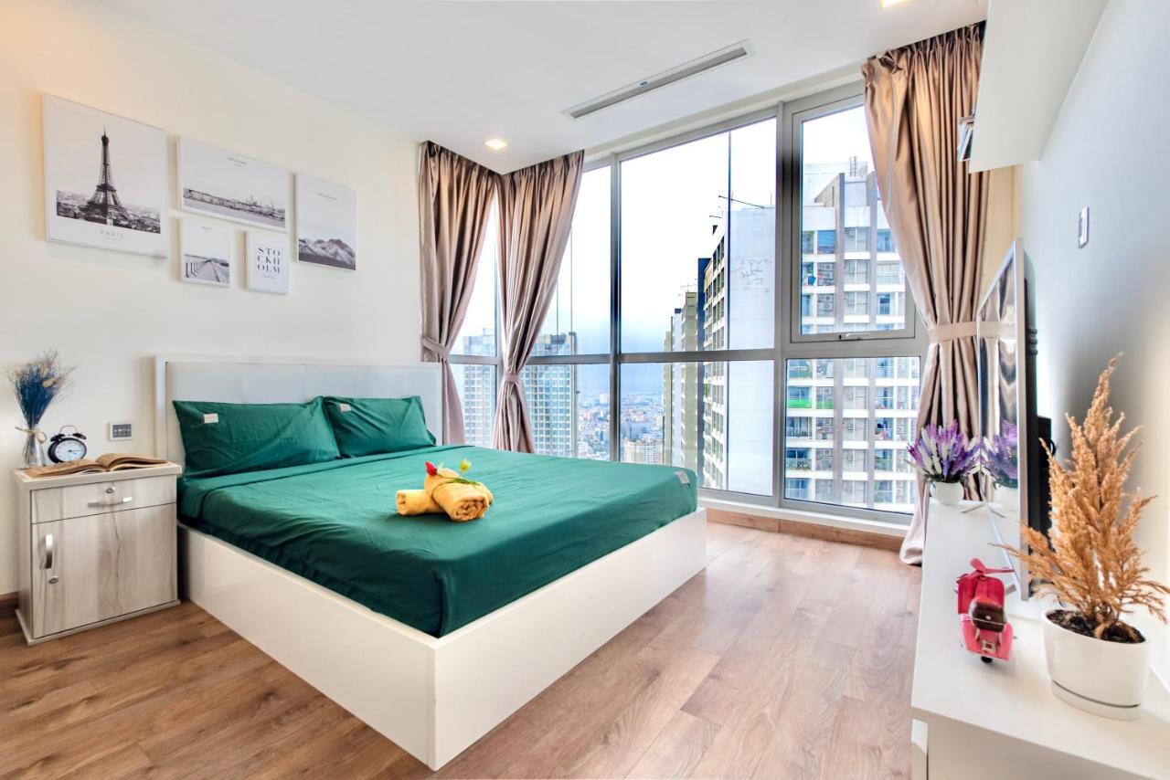 Moxy Hcmc Aparts - Vinhomes Central Park, Ice Rink Хошимин Екстериор снимка
