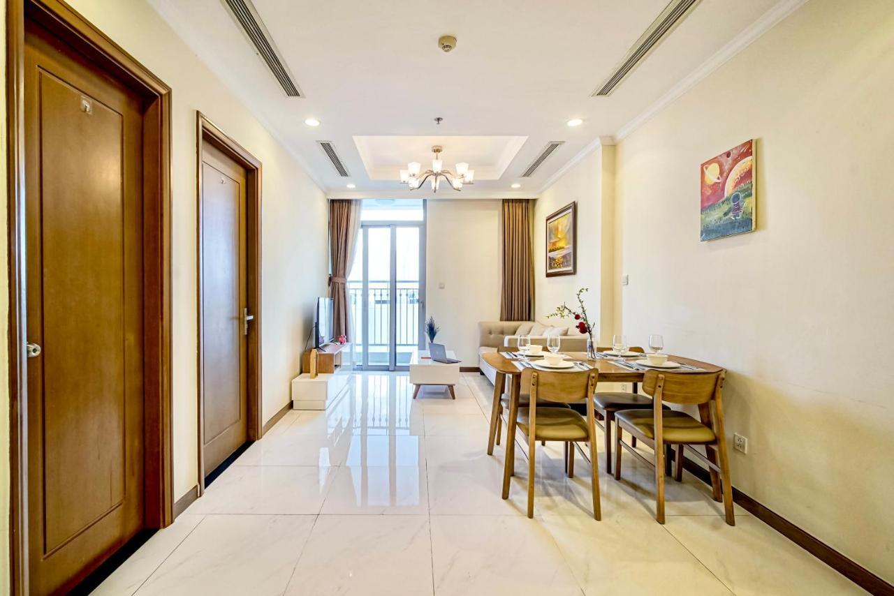 Moxy Hcmc Aparts - Vinhomes Central Park, Ice Rink Хошимин Екстериор снимка