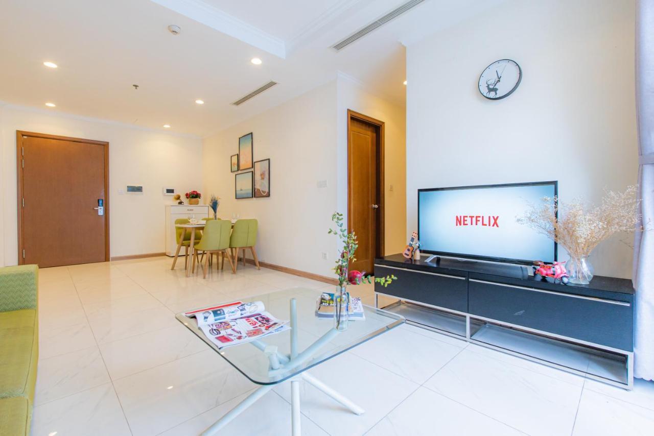 Moxy Hcmc Aparts - Vinhomes Central Park, Ice Rink Хошимин Екстериор снимка